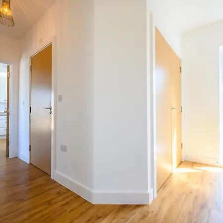 Charlton Heights - 2 Bedroom Apartment Near Cribbs Causeway *