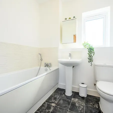 Charlton Heights - 2 Bedroom Apartment Near Cribbs Causeway Lejlighed *