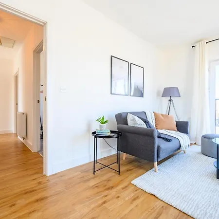 Charlton Heights - 2 Bedroom Apartment Near Cribbs Causeway * Bristol