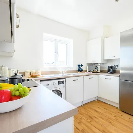 Charlton Heights - 2 Bedroom Apartment Near Cribbs Causeway *