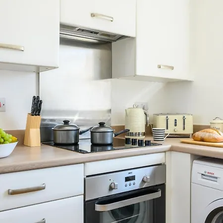 Charlton Heights - 2 Bedroom Apartment Near Cribbs Causeway * Bristol