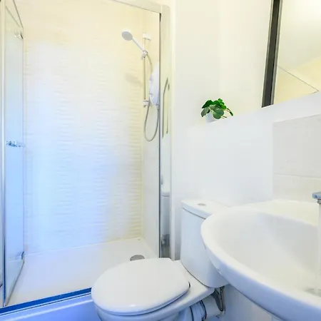 Charlton Heights - 2 Bedroom Apartment Near Cribbs Causeway Daire *